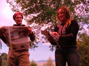Dave Hicks and Fi-fa Balfour reading the GB Weekly
