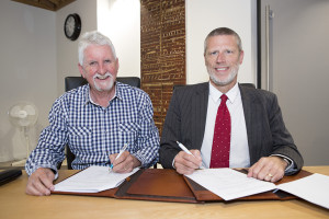 Caption:  The University of Canterbury’s Vice-Chancellor Dr Rod Carr and Lincoln University’s Acting Vice-Chancellor Dr John Hay sign a new Waterways Centre for Freshwater Management agreement.