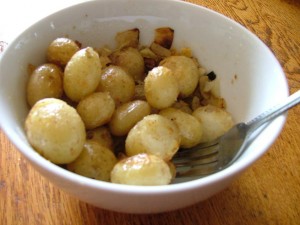 New potatoes with garlic and onions - Mmmm