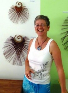 Maureen Harte: professional NZ flax weaver and experienced tutor.
